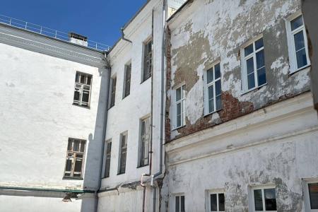 Член ЦК КПРФ, сенатор Российской Федерации Айрат Гибатдинов проверил ход ремонта школ в Ульяновске