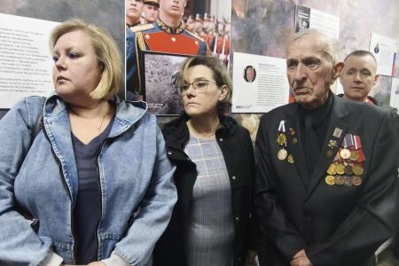 Ямало-Ненецкий автономный округ. В Новом Уренгое открылась фотовыставка памяти военного корреспондента Ростислава Журавлева «И вечность подарить себе в награду…»