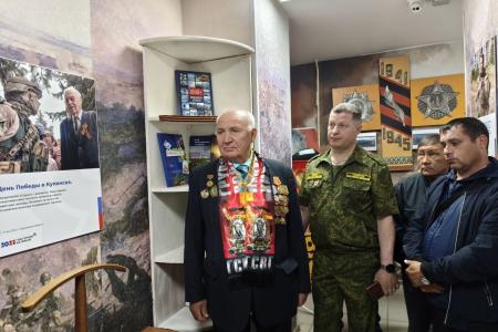 Ямало-Ненецкий автономный округ. В Новом Уренгое открылась фотовыставка памяти военного корреспондента Ростислава Журавлева «И вечность подарить себе в награду…»