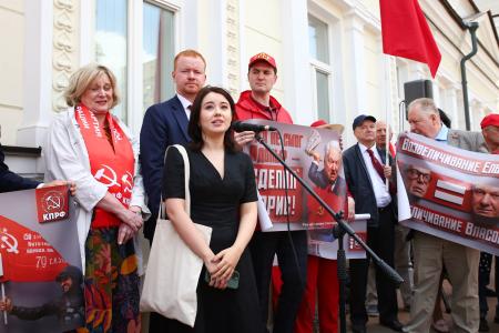 Долой рассадник антисоветизма и русофобии! Акция КПРФ в Москве против "Ельцин-гадюшника"