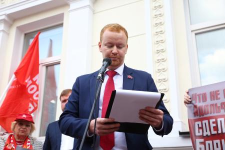 Долой рассадник антисоветизма и русофобии! Акция КПРФ в Москве против "Ельцин-гадюшника"