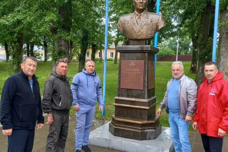 Самарская область. Коммунисты Жигулёвска помогли привести в порядок памятники в Парке Победы