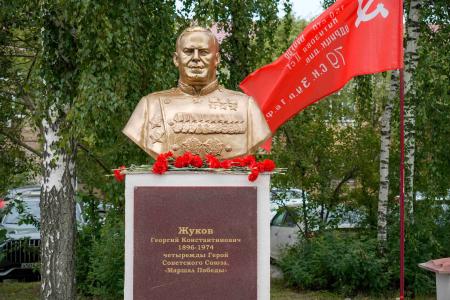 Свердловская область. В Белоярском при участии КПРФ открыли бюст маршалу Победы Г.К. Жукову