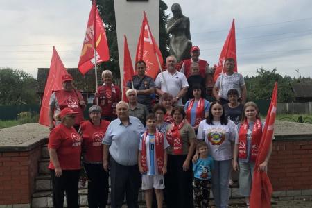 Коммунисты провели автопробег «Красные крылья Победы!» на юго-западе Брянской области