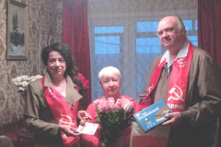 Калужские коммунисты поздравили с днем рождения ветерана партии Д.А. Смирнову