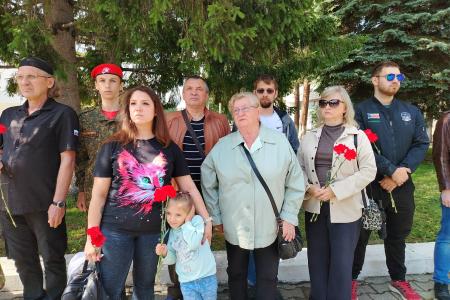 В Екатеринбурге увековечили имя героя-комсомольца Дмитрия Ежова