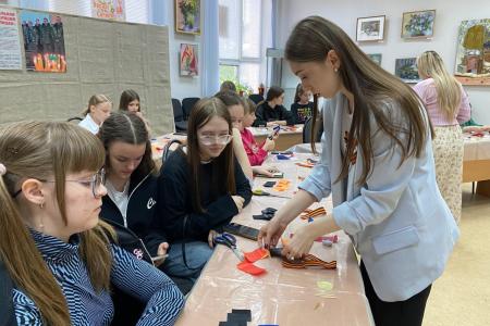 Новых Чайковских и Репиных растят в воронежской Россоши. Депутаты-коммунисты ознакомились с работой школы искусств