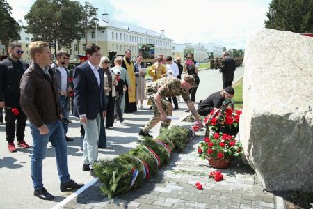 В Екатеринбурге увековечили имя героя-комсомольца Дмитрия Ежова