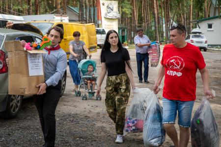 Коммунисты Подмосковья и Курской области передали гуманитарную помощь бойцам и детям в зоне приграничья
