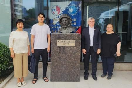 Дмитрий Новиков посетил Российский культурный центр в Пекине