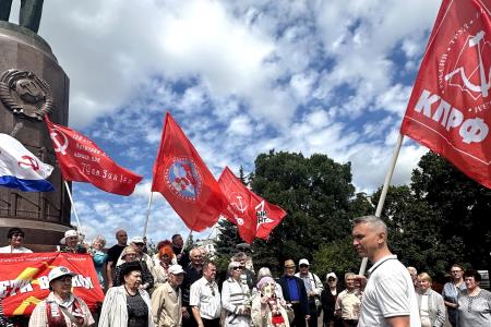 Без подвига советского народа не было бы Калининграда. Торжественное возложение цветов к памятнику М.И. Калинину