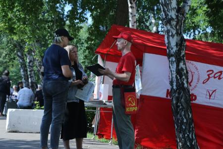 В Омске и Омской области продолжается серия пикетов в поддержку Народного референдума КПРФ