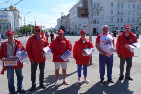 Магаданские коммунисты провели акцию «Красные в городе»