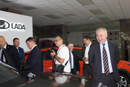 На площадке АВТОВАЗа в Тольятти состоялось совещание "Транспортная мобильность сегодня и завтра" с участием Леонида Калашникова