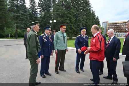 140-й гуманитарный конвой КПРФ ушел из подмосковных «Снегирей»