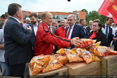 140-й гуманитарный конвой КПРФ ушел из подмосковных «Снегирей»