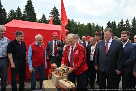140-й гуманитарный конвой КПРФ ушел из подмосковных «Снегирей»