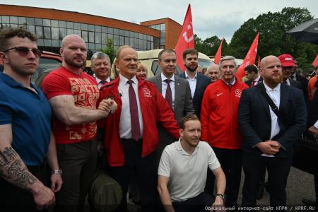 140-й гуманитарный конвой КПРФ ушел из подмосковных «Снегирей»