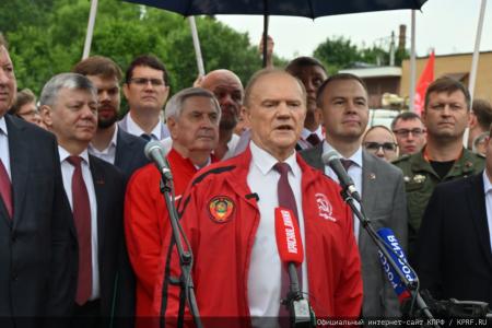 140-й гуманитарный конвой КПРФ ушел из подмосковных «Снегирей»
