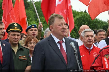 140-й гуманитарный конвой КПРФ ушел из подмосковных «Снегирей»