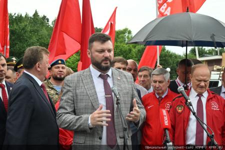 140-й гуманитарный конвой КПРФ ушел из подмосковных «Снегирей»