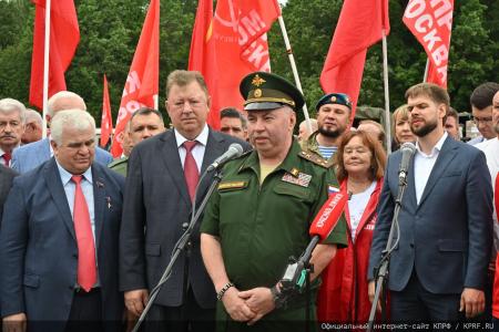 140-й гуманитарный конвой КПРФ ушел из подмосковных «Снегирей»