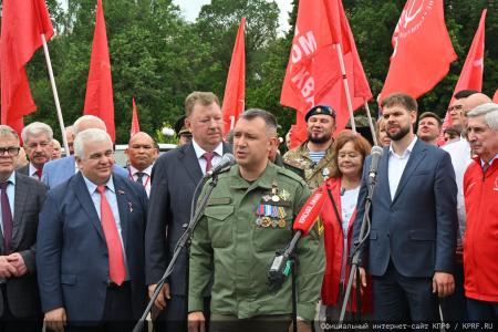 140-й гуманитарный конвой КПРФ ушел из подмосковных «Снегирей»
