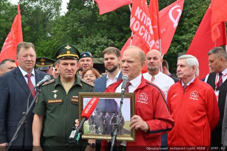 140-й гуманитарный конвой КПРФ ушел из подмосковных «Снегирей»