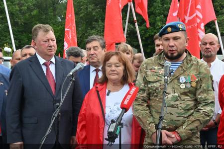 140-й гуманитарный конвой КПРФ ушел из подмосковных «Снегирей»