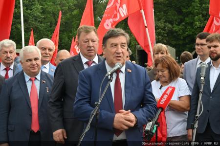140-й гуманитарный конвой КПРФ ушел из подмосковных «Снегирей»