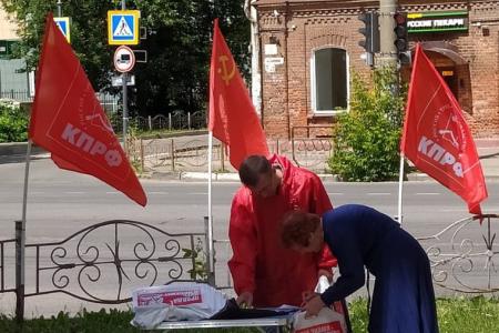 Ивановские коммунисты регулярно выходят к жителям областного центра