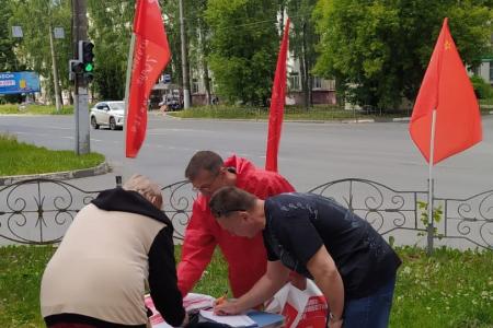 Ивановские коммунисты регулярно выходят к жителям областного центра