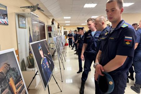 В Рязанском гвардейском высшем воздушно-десантном командном училище имени генерала армии Маргелова состоялось торжественное открытие фотовыставки «Герои Гостомеля»