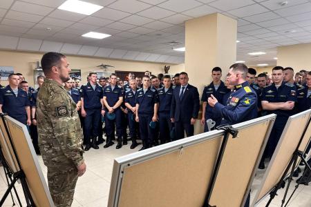 В Рязанском гвардейском высшем воздушно-десантном командном училище имени генерала армии Маргелова состоялось торжественное открытие фотовыставки «Герои Гостомеля»