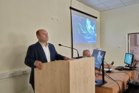Депутат-коммунист Денис Сидоров вручил награды и памятные подарки Рязанской областной Думы