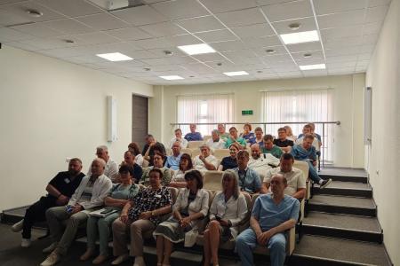 Депутат-коммунист Денис Сидоров вручил награды и памятные подарки Рязанской областной Думы