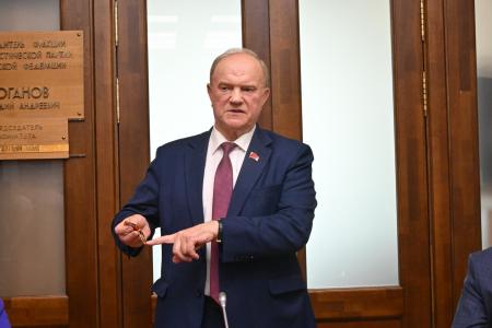 Г.А. Зюганов наградил памятными медалями сотрудников аппарата фракции КПРФ в Госдуме