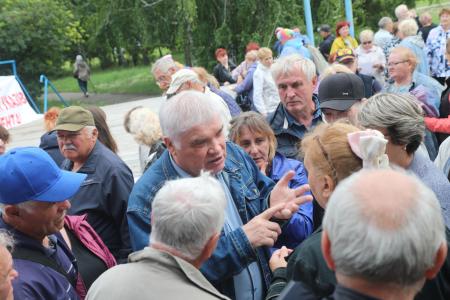 В Омске продолжает работу уличная приемная депутата Госдумы РФ Андрея Алехина