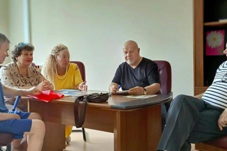Московская область. Депутат КПРФ Александр Наумов поздравил озерских литераторов с победой на творческом конкурсе