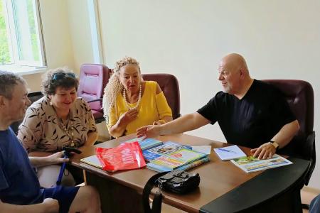 Московская область. Депутат КПРФ Александр Наумов поздравил озерских литераторов с победой на творческом конкурсе
