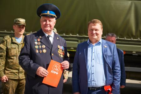 Нижегородские коммунисты доставили гуманитарную помощь разведчикам
