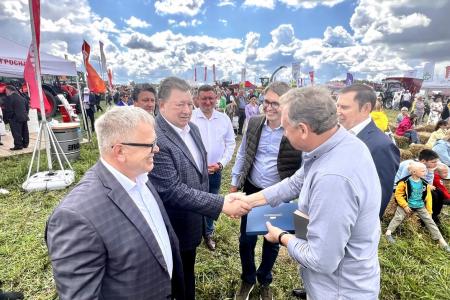 Владимир Кашин посетил агропромышленную выставку «День поля Московской области - 2025»