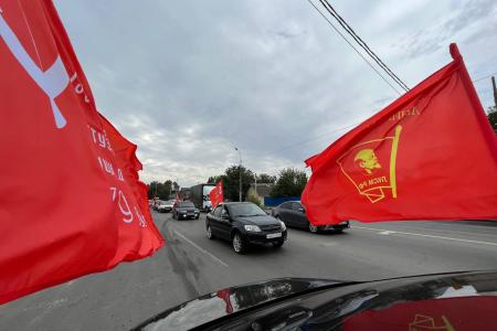"За Сталинград!". Автопробег волгоградских коммунистов и комсомольцев