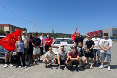 "За Сталинград!". Автопробег волгоградских коммунистов и комсомольцев