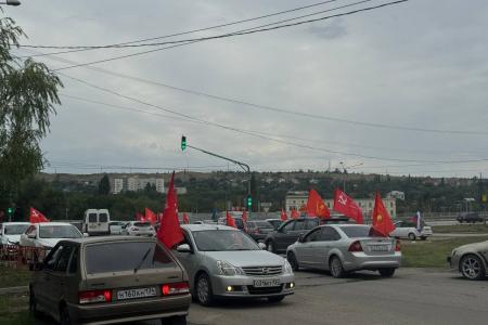 "За Сталинград!". Автопробег волгоградских коммунистов и комсомольцев