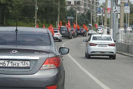 "За Сталинград!". Автопробег волгоградских коммунистов и комсомольцев