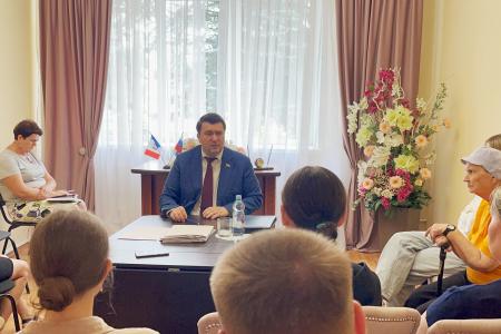 Олег Лебедев провёл встречу и прием избирателей в Окуловском районе Новгородской области