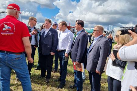 Владимир Кашин посетил агропромышленную выставку «День поля Московской области - 2025»