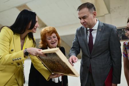Первый заместитель Председателя ЦК КПРФ Ю.В. Афонин приветствовал участников Международного детского конкурса «Пчела и человек. Дети»