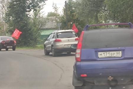 Новгородская область. В Парфинском районе проведен автопробег КПРФ «Красные крылья Победы»